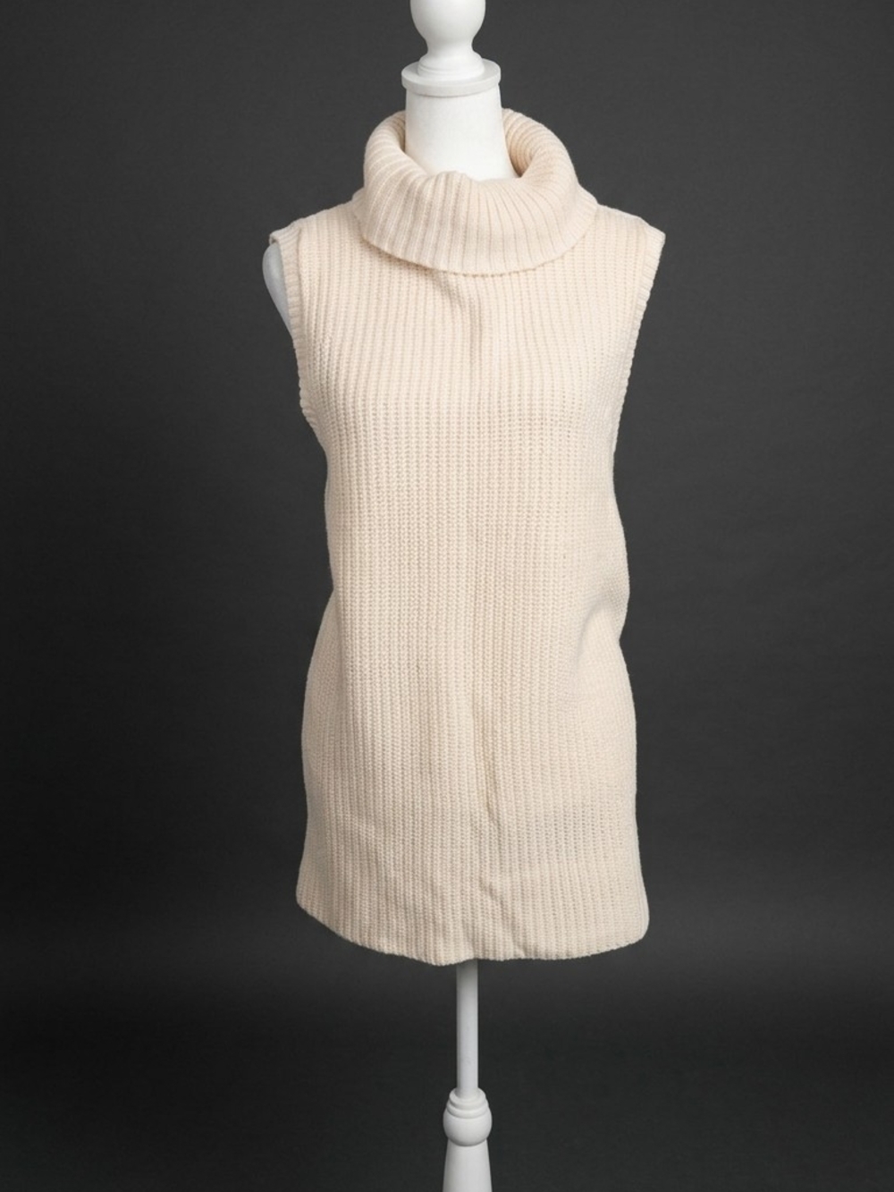 MORGAN TAYLOR Sleeveless Turtleneck Knit Sweater Vest in Cream